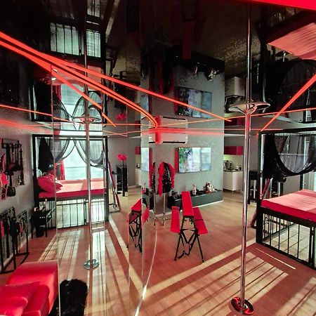 Bdsm Apartman V Bratislave -Adults Only Bratislava Eksteriør billede