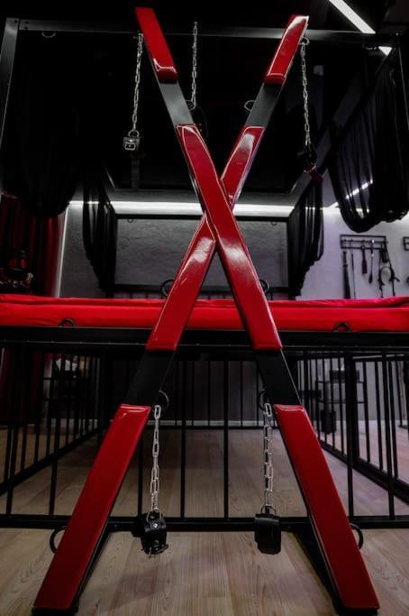 Bdsm Apartman V Bratislave -Adults Only Bratislava Eksteriør billede