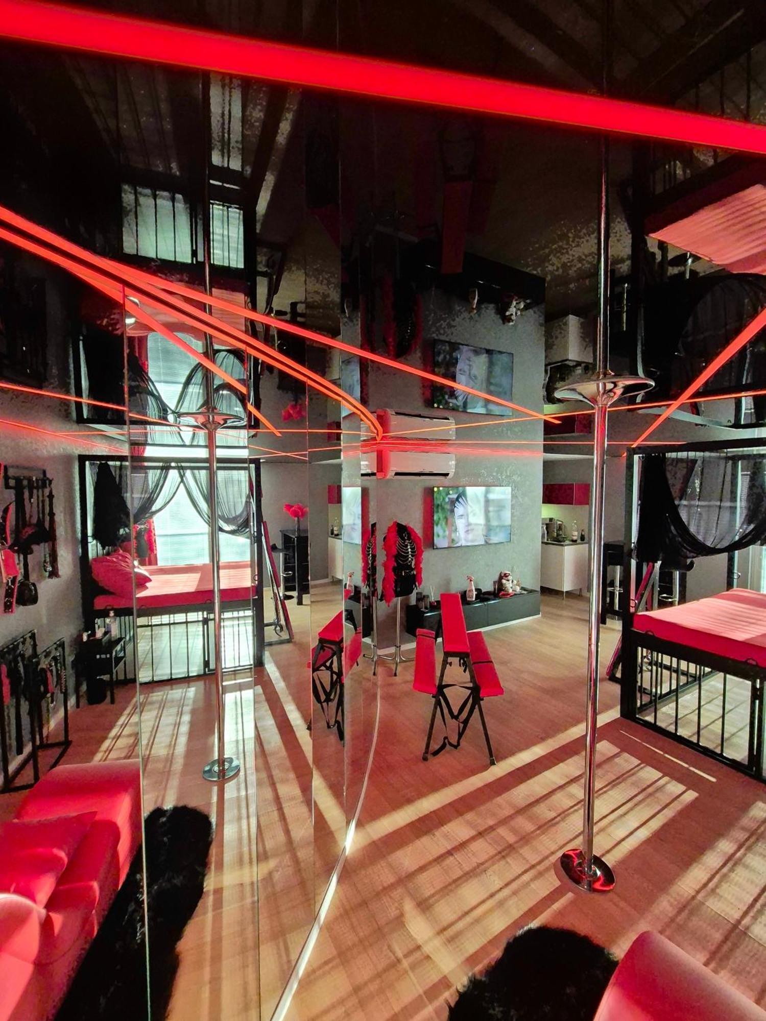 Bdsm Apartman V Bratislave -Adults Only Bratislava Eksteriør billede