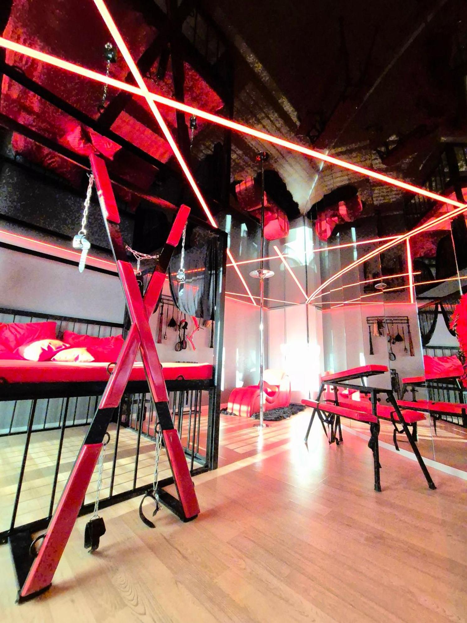 Bdsm Apartman V Bratislave -Adults Only Bratislava Eksteriør billede